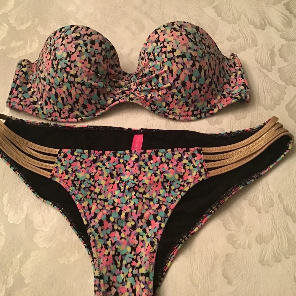 Victoria’s Secret bikini